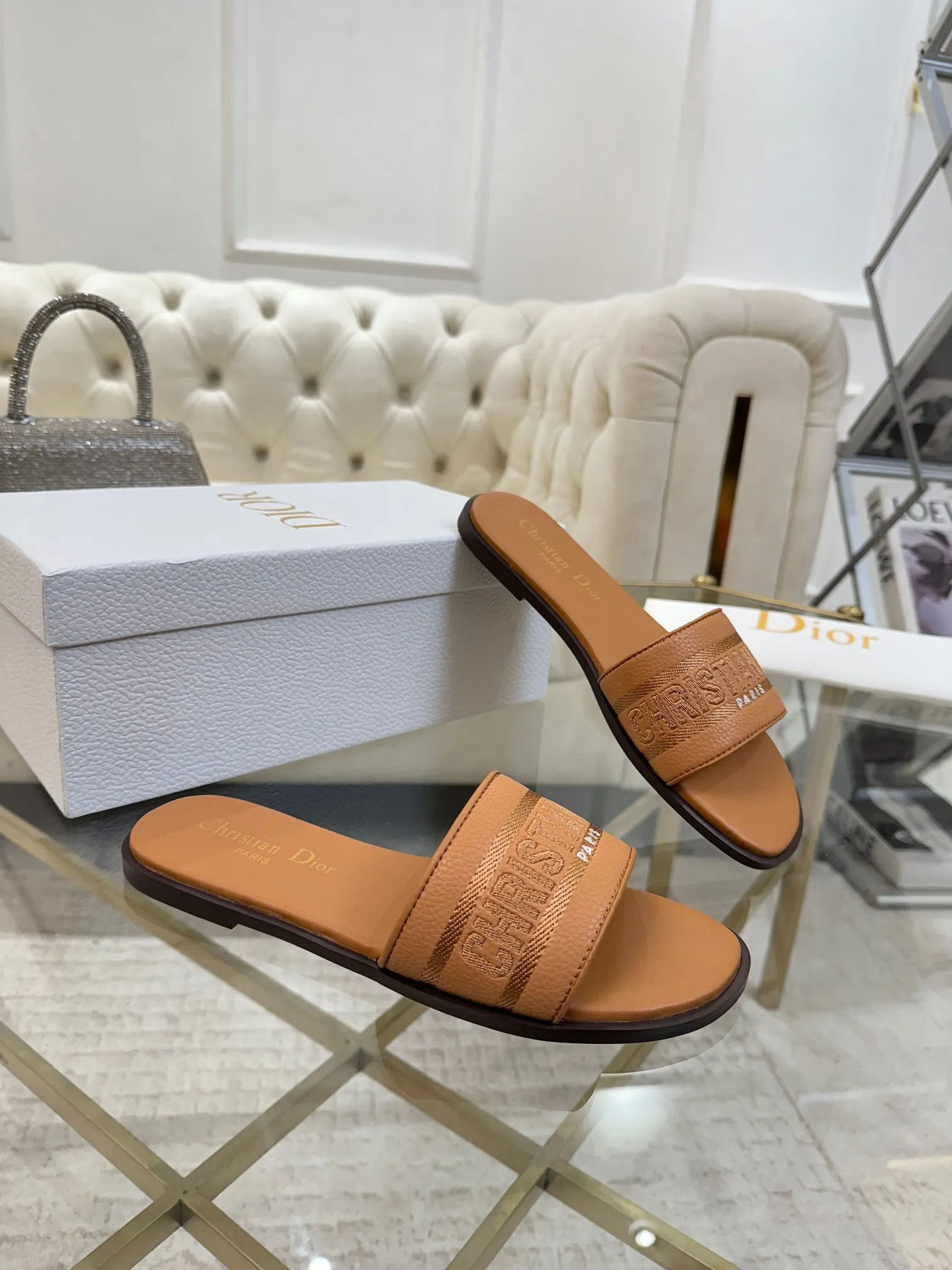 👟👟Ex-factory price 340👟👟 Genuine leather sole +40 Dior new style cowhide surface, sheepskin lining + embroidery process, 5 colors optional, code size 35-42, rubber sole, genuine leather sole +40